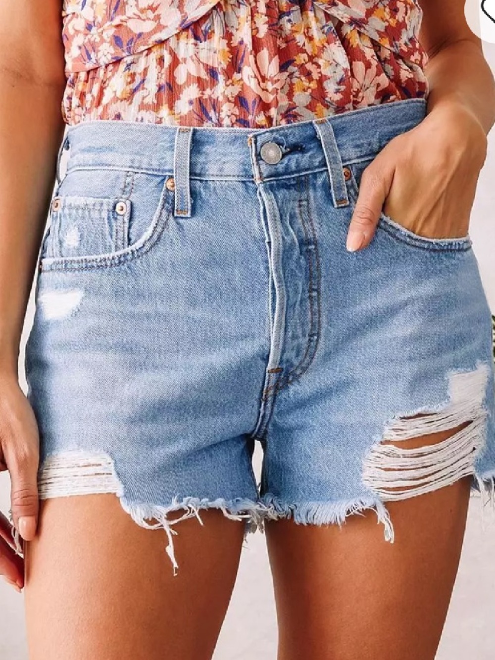 LEVI’S 501 Distressed Denim Shorts High Rise Button Fly Style: 56327-0220 Sz 25
